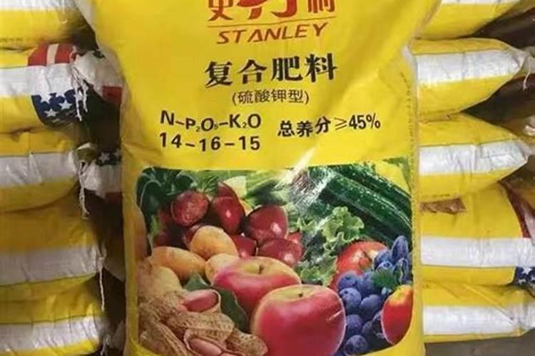 一袋化肥重多少千克？10袋这样的化肥重多少千克？？